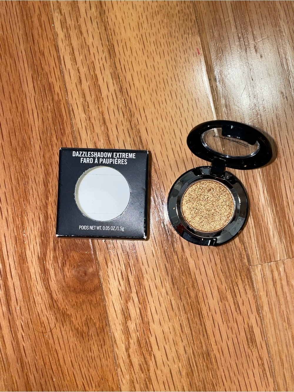 MAC Cosmetics Dazzleshadow Extreme Metallic Gold Eyeshadow Objet DโArt